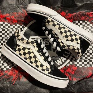 LIKE NEW! VANS OLD SCHOOL CHECKERBOARD CLASSICS